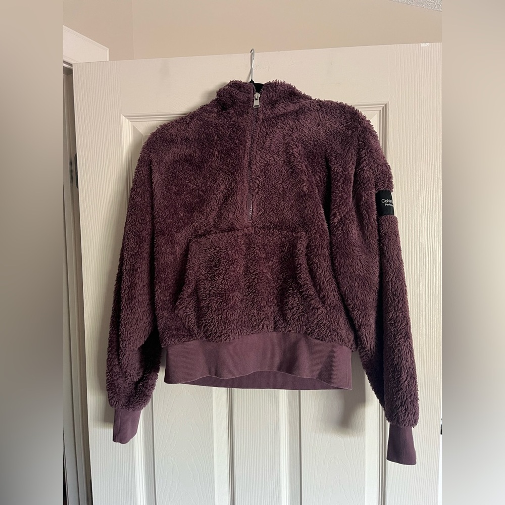 Cropped Calvin Klein Sweater - Fits Medium